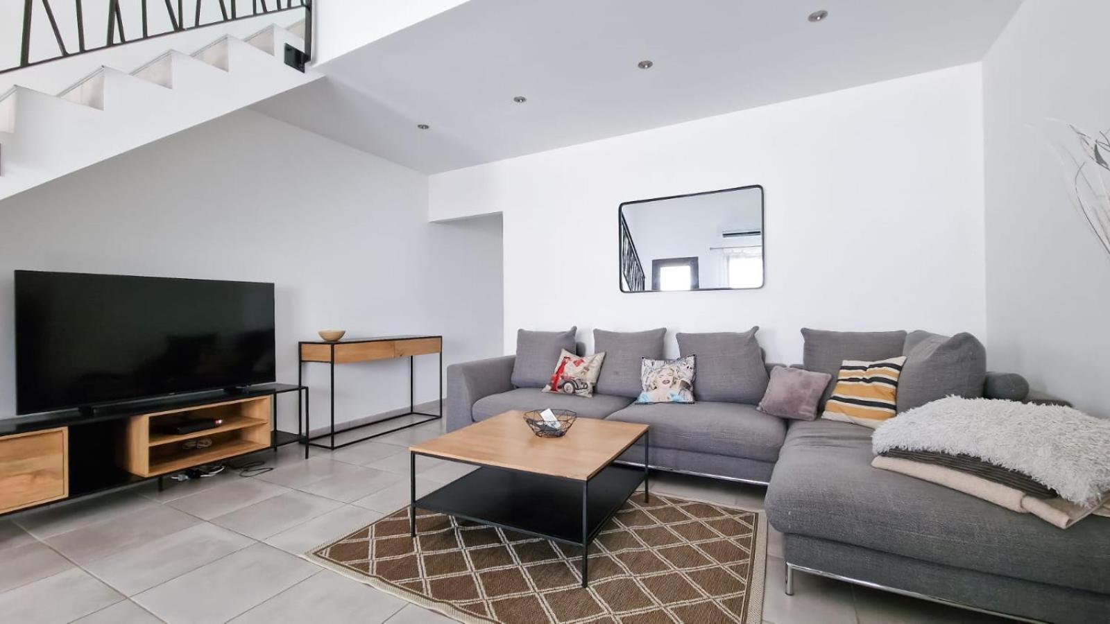 Appartement Plein Centre Bernis Extérieur photo