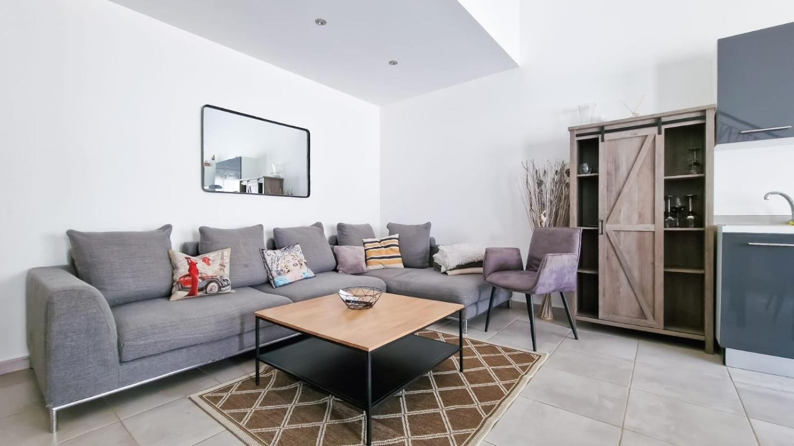 Appartement Plein Centre Bernis Extérieur photo